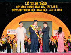 LỄ ĐÓN NHẬN CÚP VÀNG TÂM – TÀI VÀ CÚP VÀNG THƯƠNG HIỆU – NHÃN HIỆU
